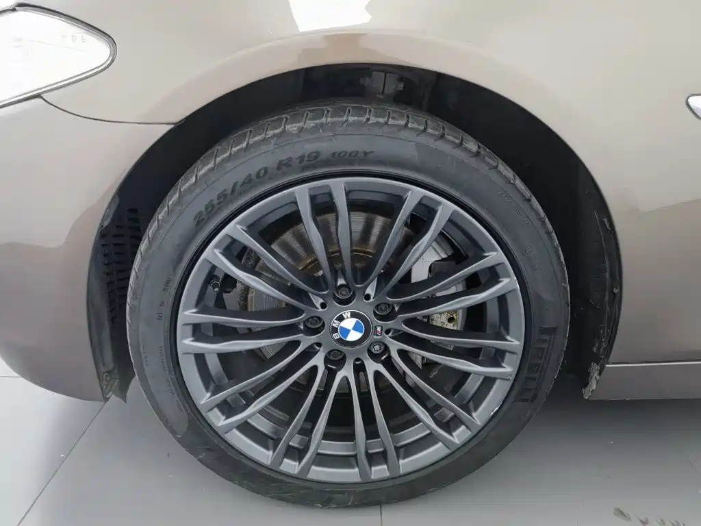 صورة 17 - BMW 5 Series