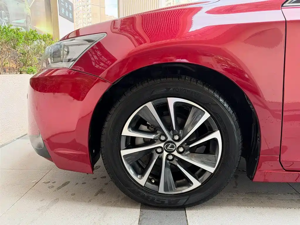 Фото 11 - Lexus CT