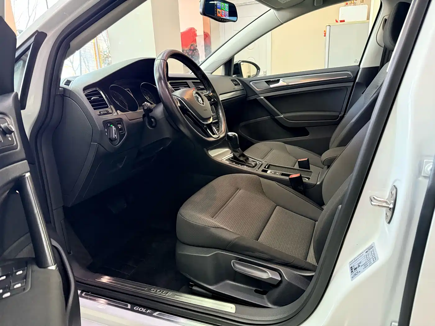 Volkswagen Golf 2017 230TSI Auto Comfort Millionth Anniversary Edition фото 8