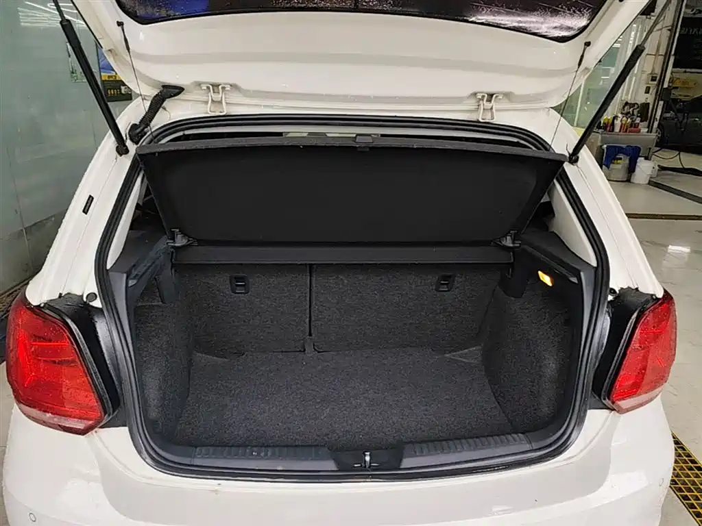 Volkswagen Polo 2016 1.6L Automatic Comfort фото 19