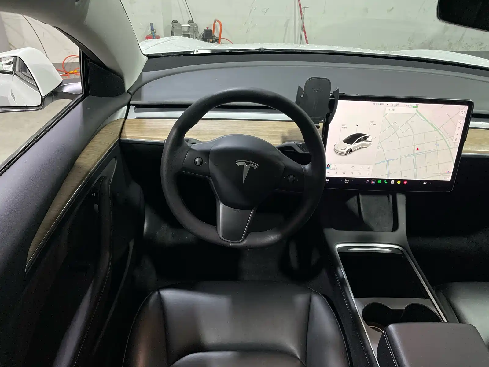 Фото 10 - Tesla Model 3