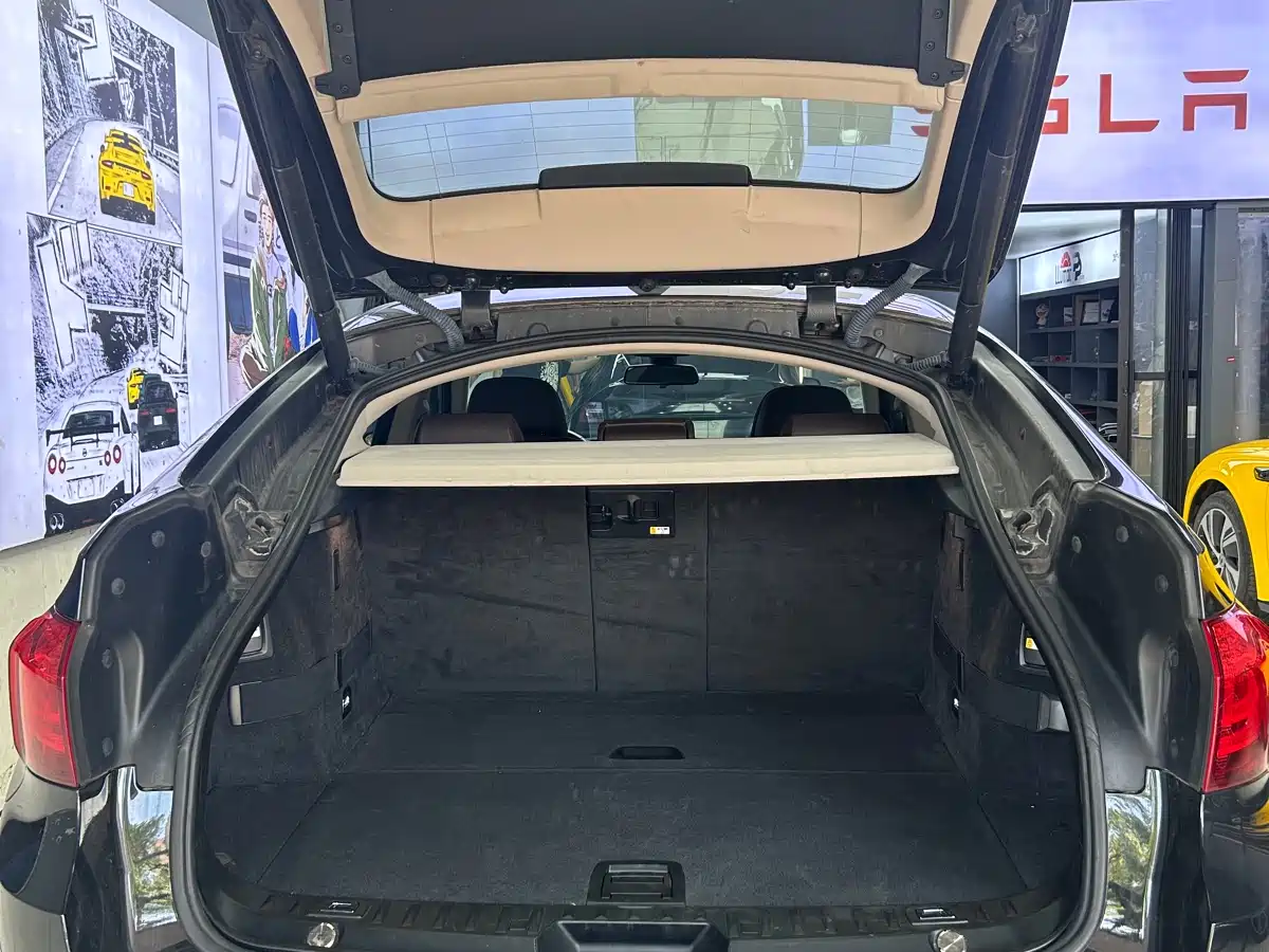 BMW 5 Series GT 2014 528i Luxury фото 11