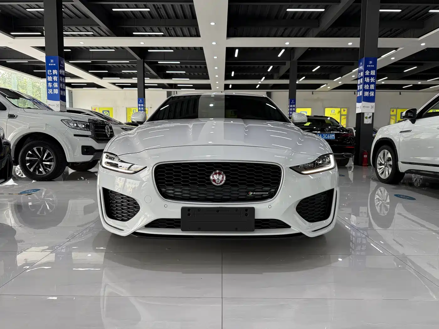 Photo 2 - Jaguar XEL