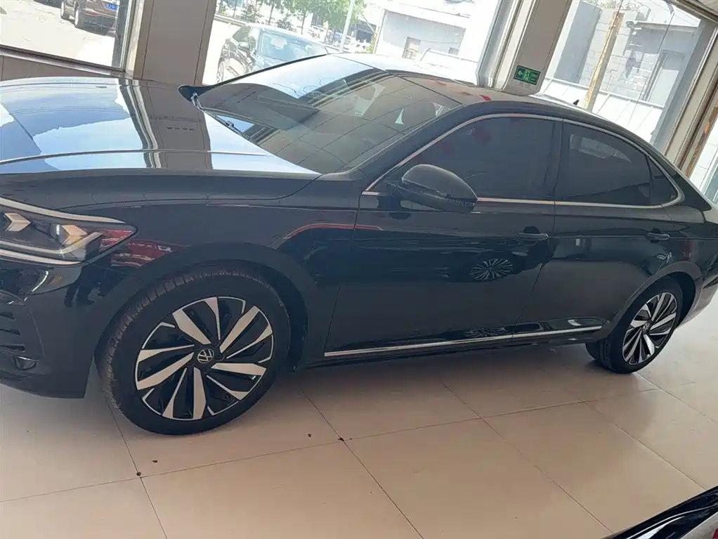Volkswagen Passat 2023 330TSI Elite Edition фото 12