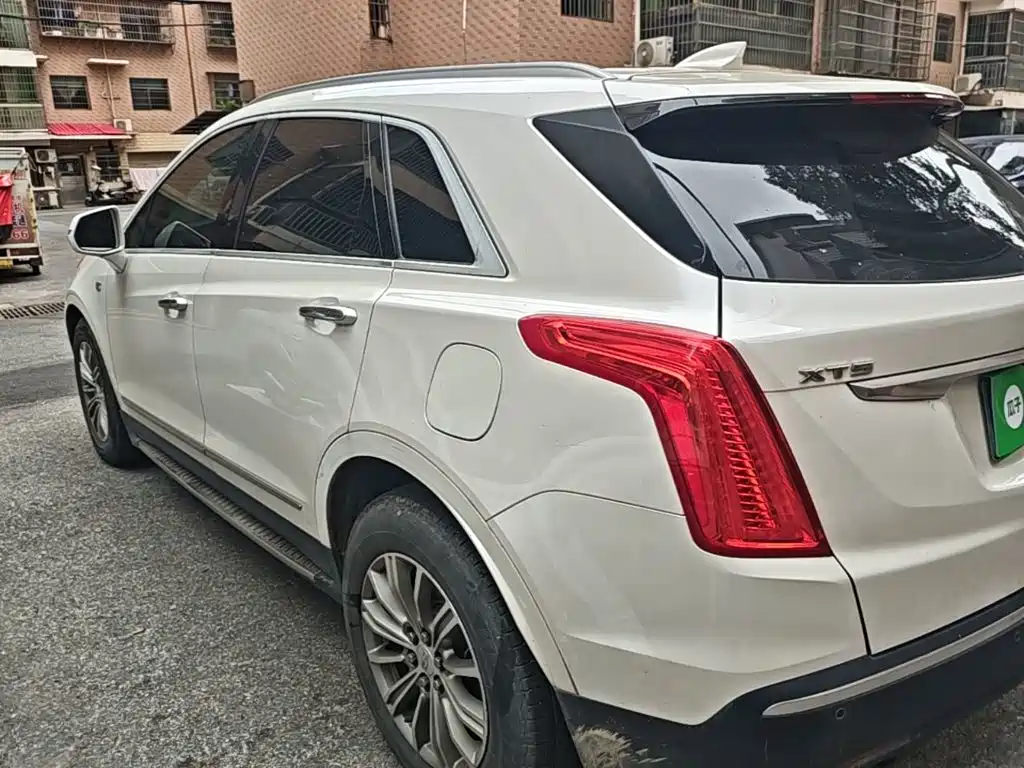 Cadillac XT5 2017 2016 25T Luxury Model