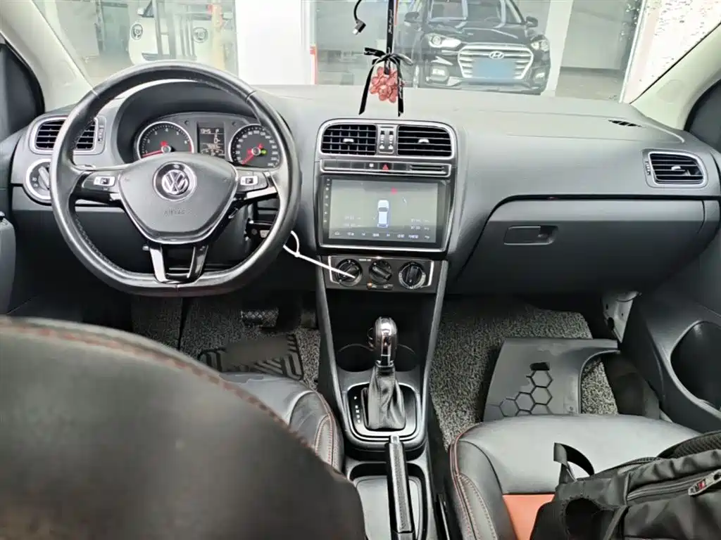 Volkswagen Polo 2016 1.6L Automatic Comfort фото 10