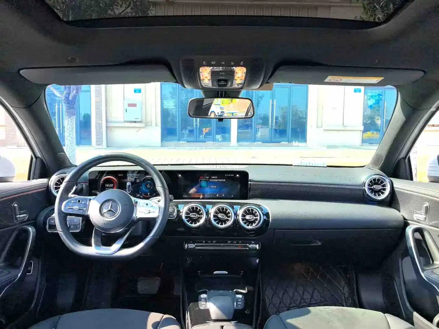 Mercedes-Benz A-Class 2021 A 200 L Sport Sedan Fashion Edition фото 16