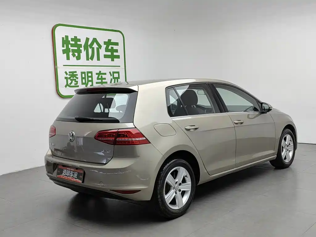 Фото 2 - Volkswagen Golf