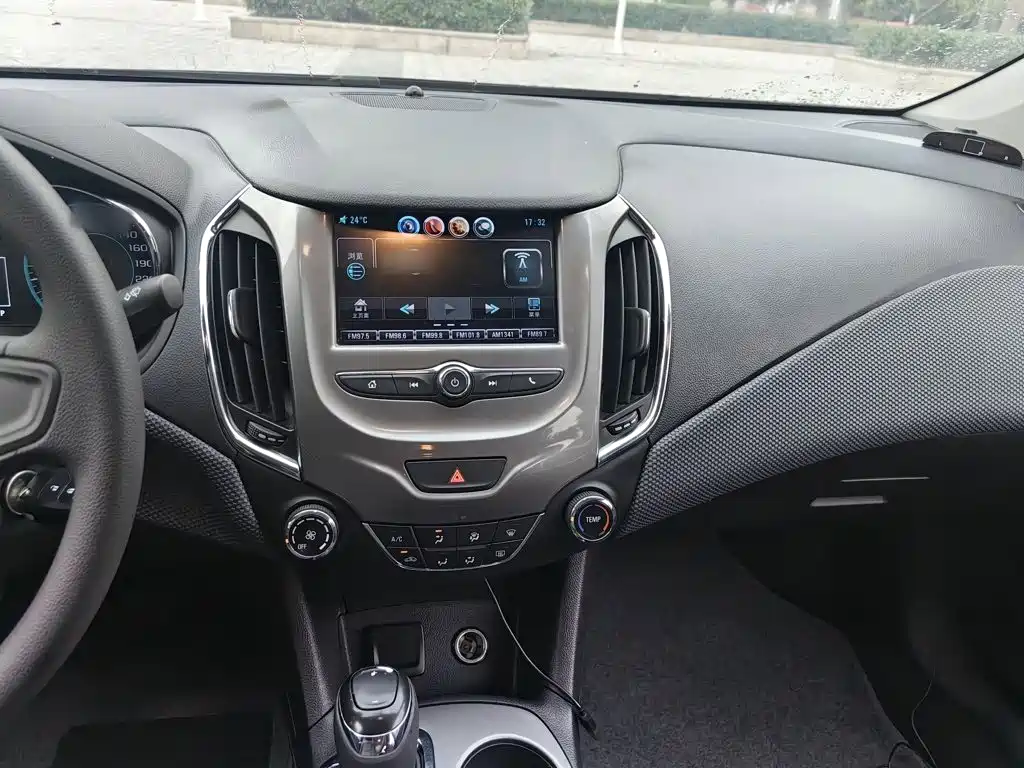 Chevrolet Cruze 2018 2018 320 Automatic Pioneer Sunroof Edition
