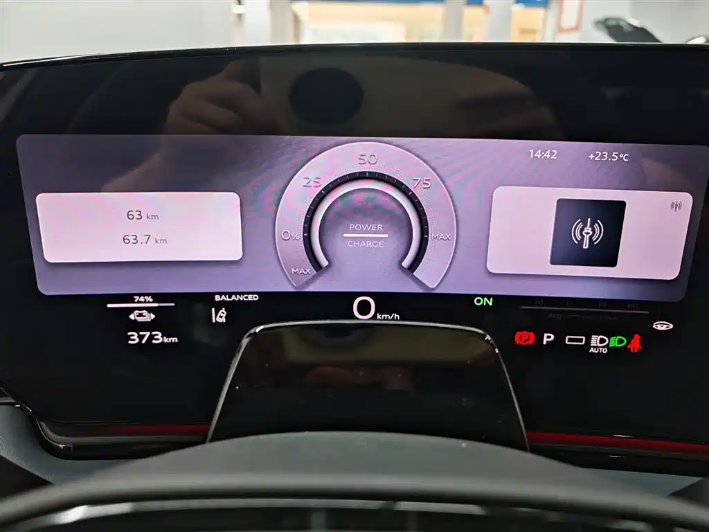 Фото 8 - Audi A6L e-tron