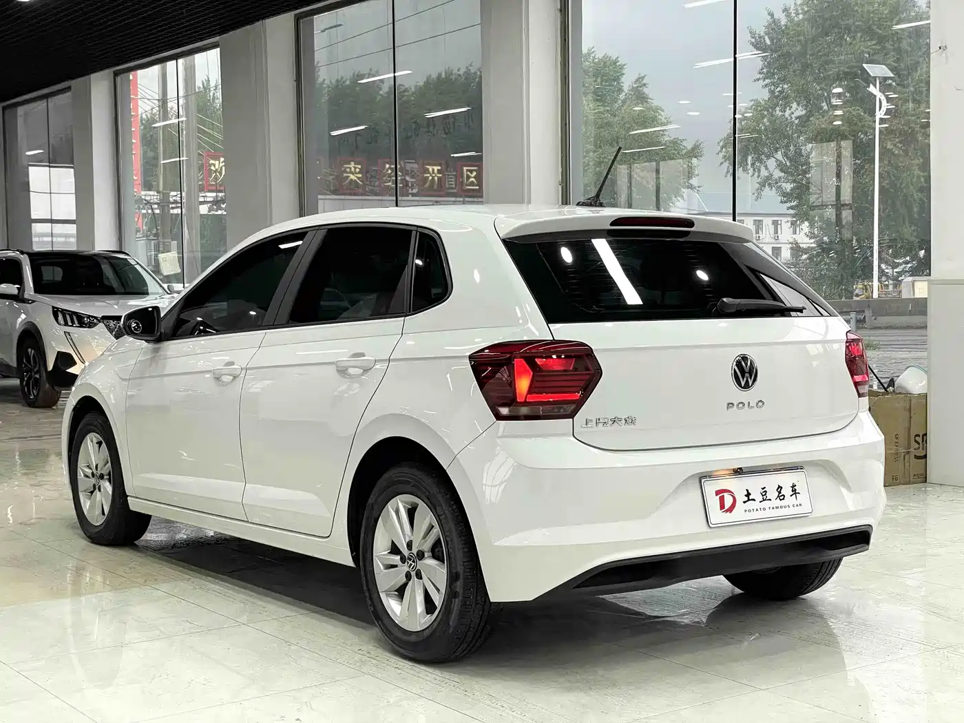 VOLKSWAGEN POLO