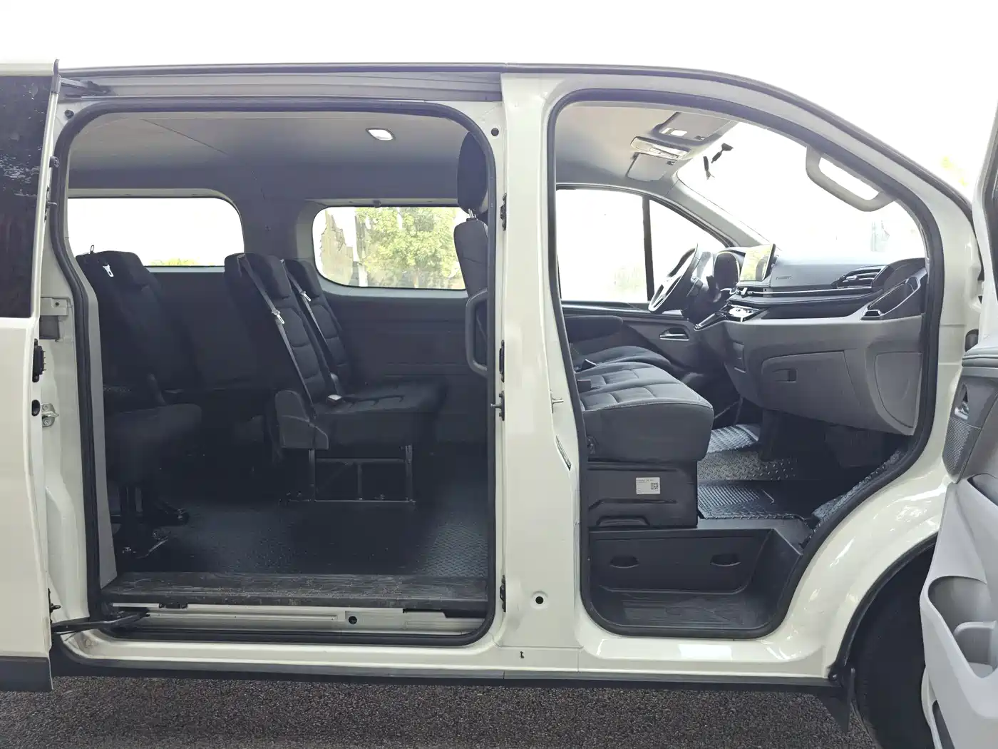 Maxus Xintu V70 2024 2023 Model 2.0T Elite Edition Automatic Long Wheelbase Low Roof 6/7-Seater