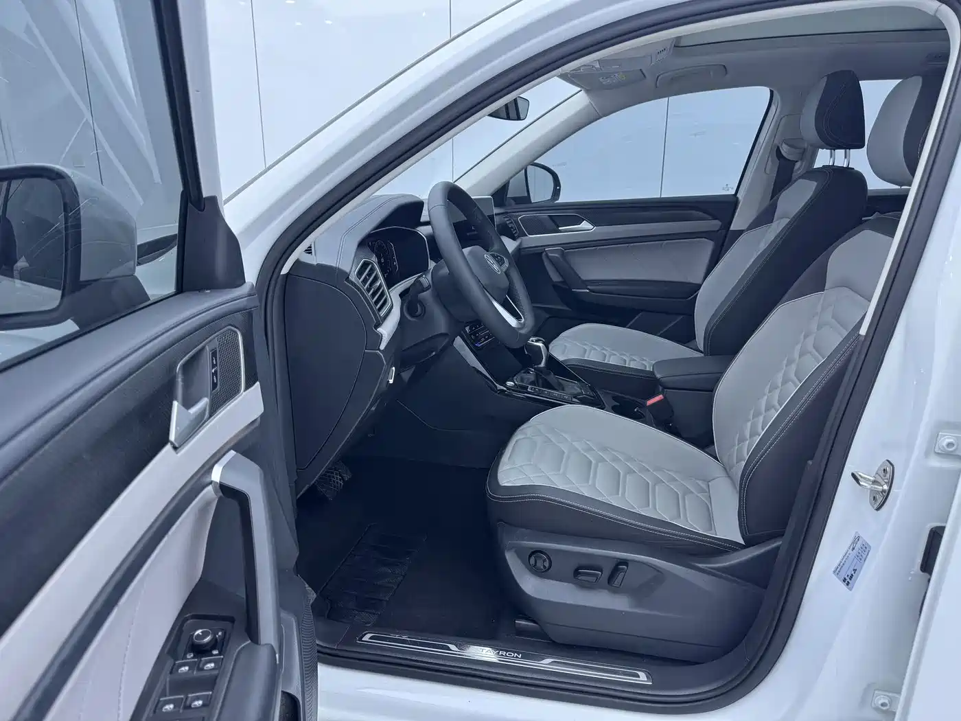 Volkswagen Tayron 2023 280TSI 2WD Luxury Plus Advanced Edition фото 7