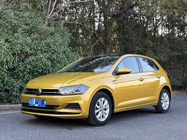 VOLKSWAGEN POLO