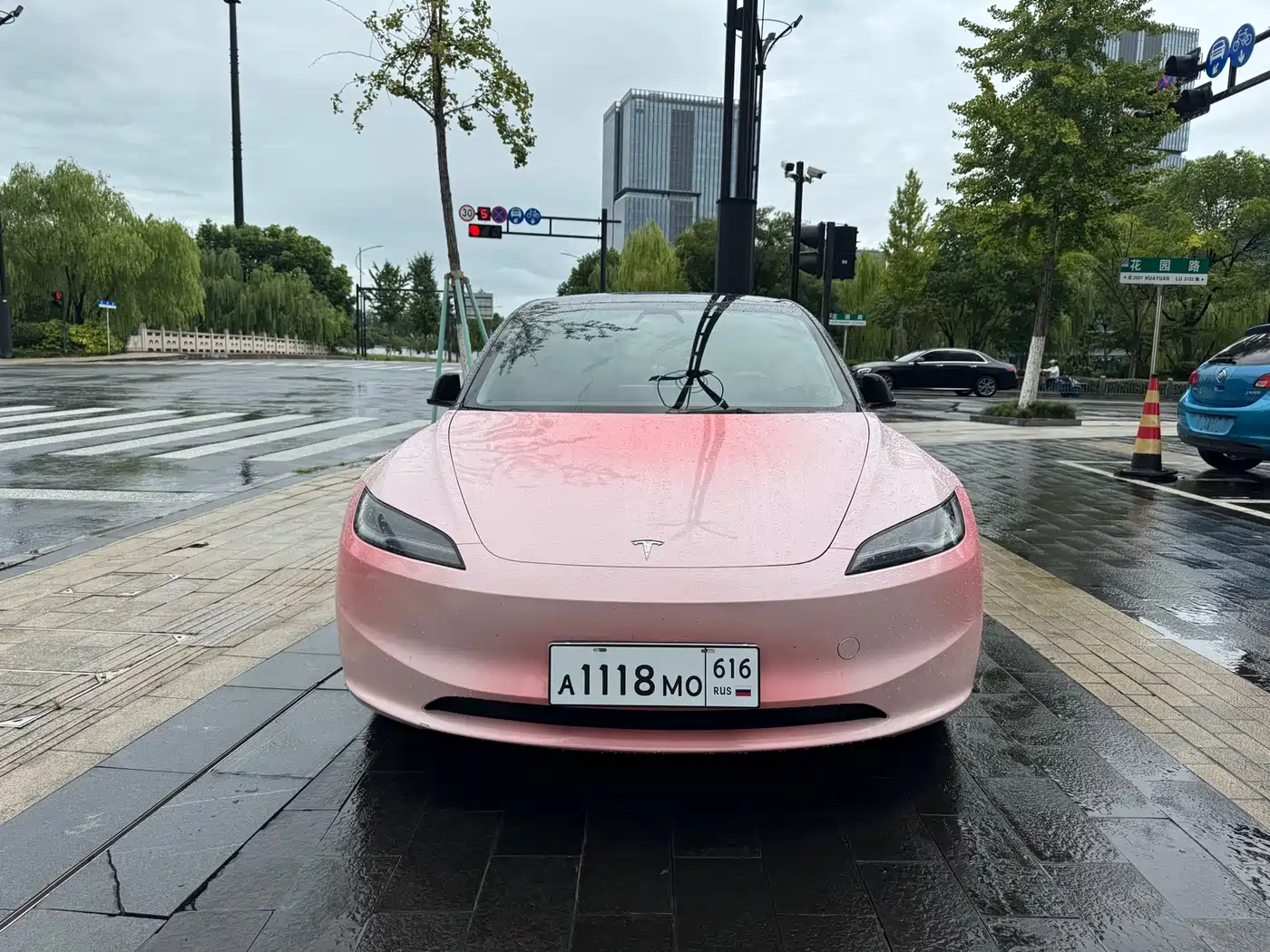 Фото 1 - Tesla Model 3