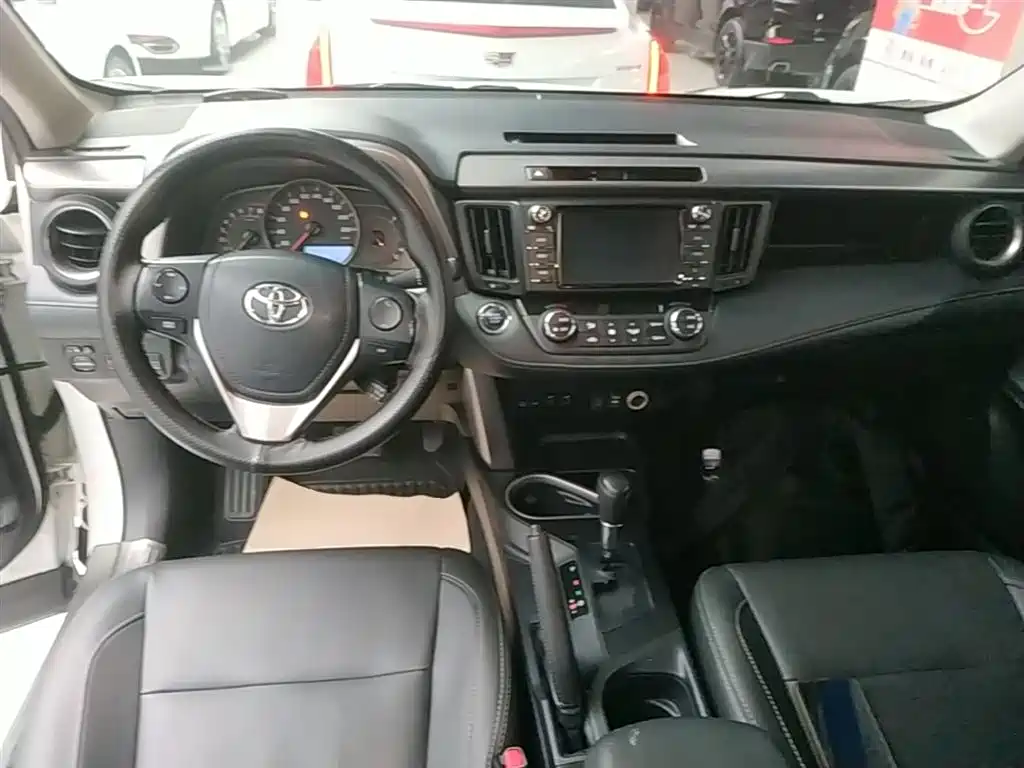 Toyota RAV4 Rongfang 2016 2.0L CVT 2WD Trend (China V) фото 10