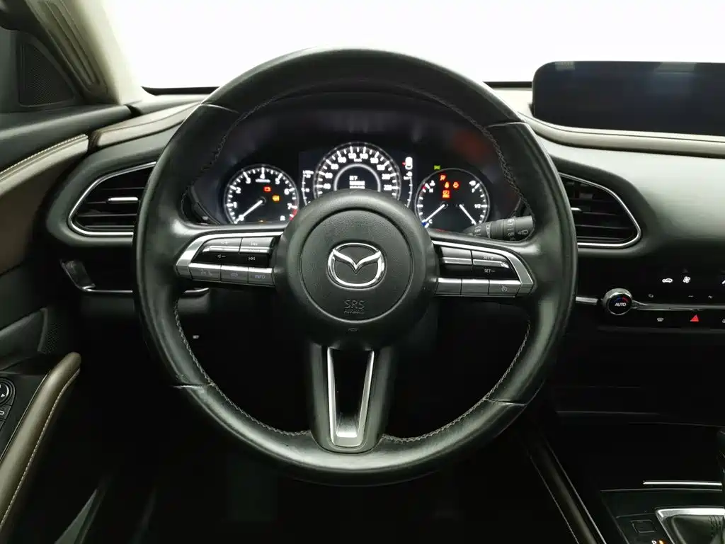 Фото 11 - Mazda CX-30
