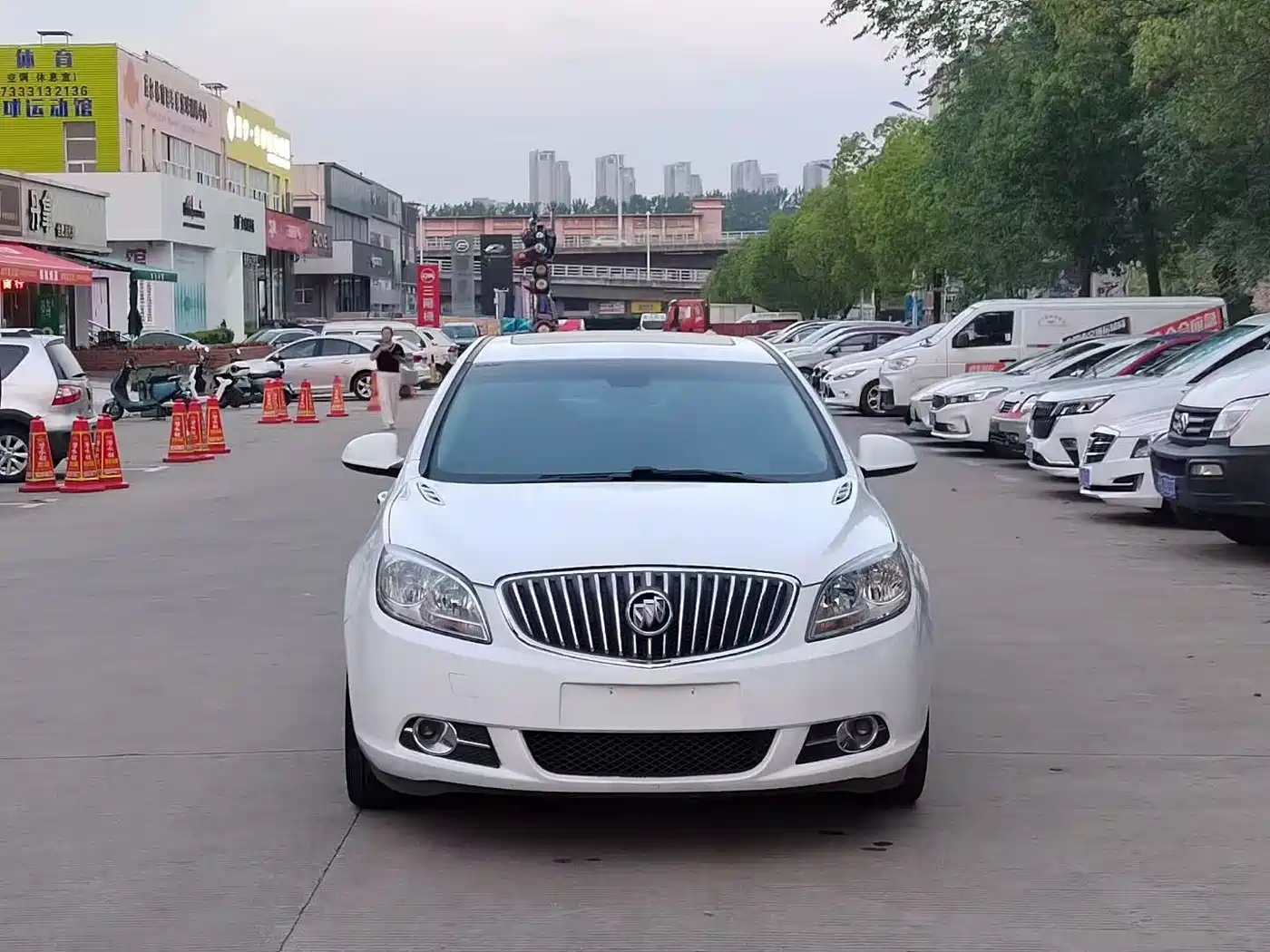 Photo 2 - Buick Excelle