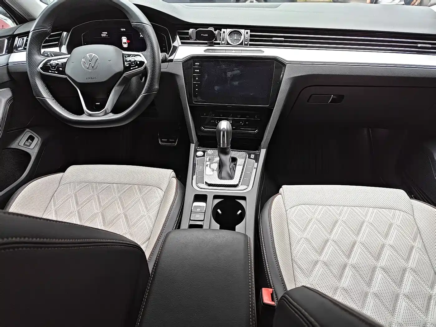 Volkswagen Magotan 2023 Model 2 Million Commemorative Edition 330TSI DSG Luxury фото 15