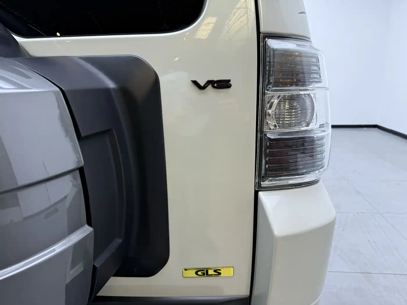Mitsubishi Pajero (Import) 2018 3.0L Automatic Luxury Edition фото 12