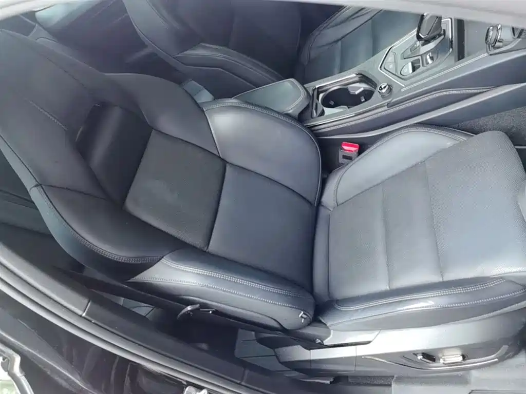 Lynk & Co 01 EM-P 2022 1.5TD PHEV Plus фото 20