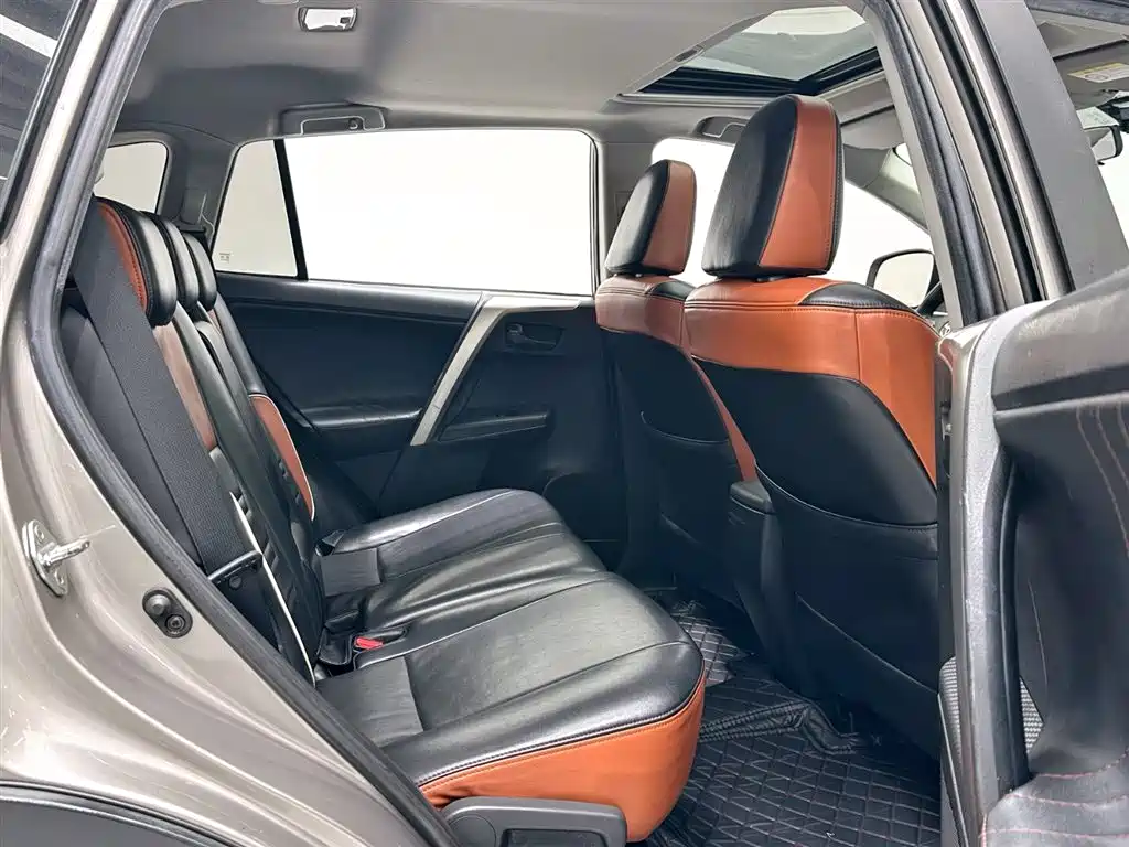 Toyota RAV4 Rongfang 2015 2.0L CVT 2WD Trend Edition фото 9