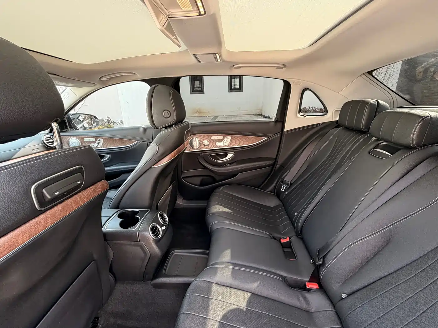 Mercedes-Benz E-Class 2020 E 300 L Luxury Model фото 6