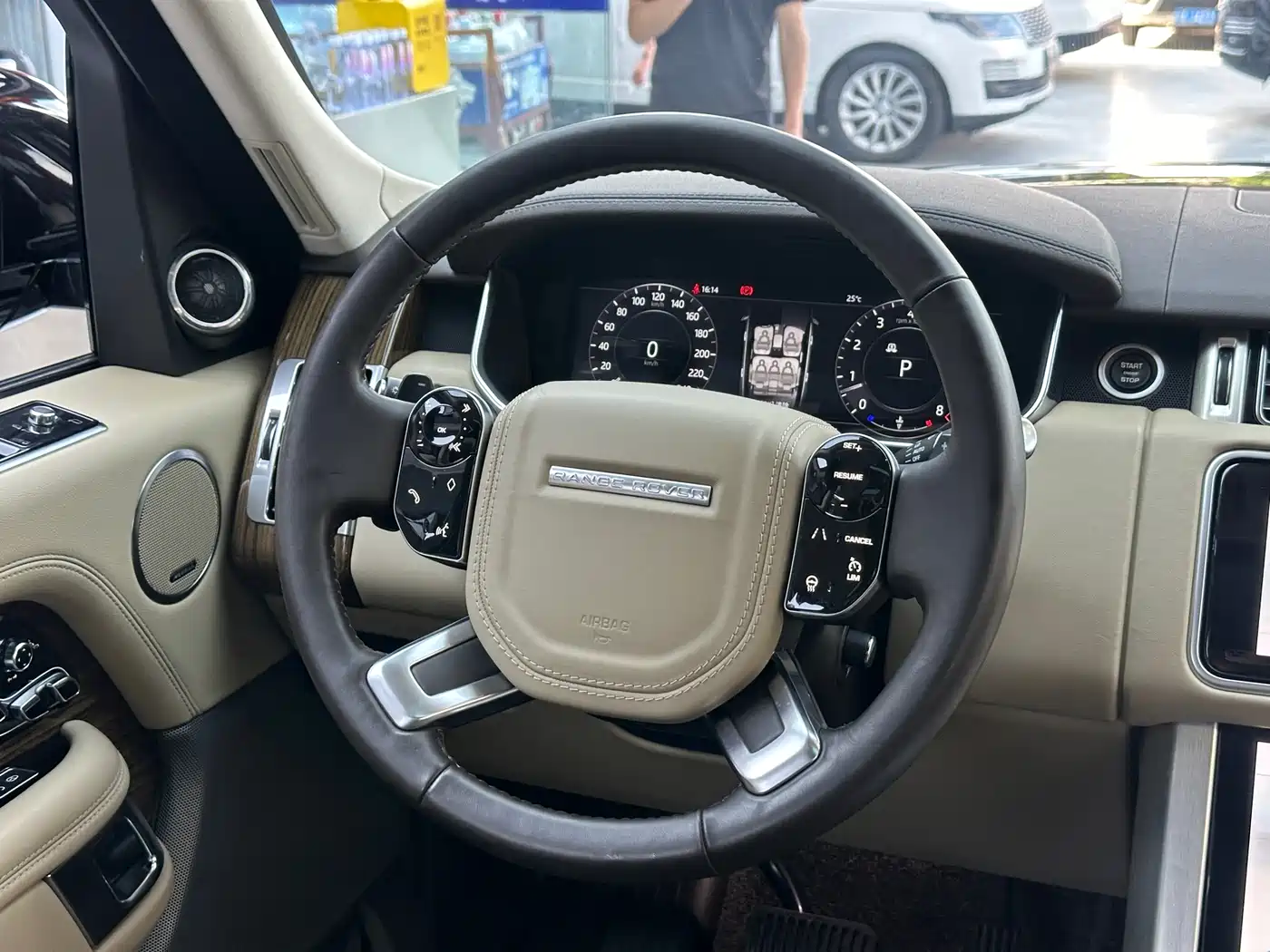 Land Rover Range Rover 2018 3.0 SC V6 Vogue Heritage Extended Edition фото 6