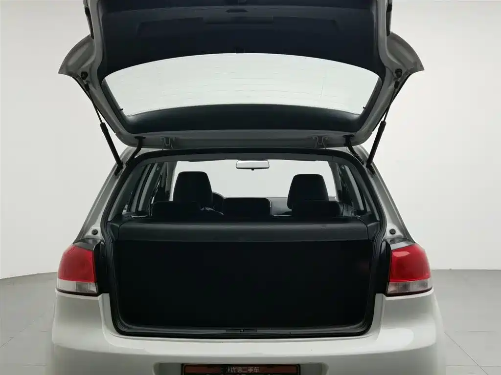 Volkswagen Golf 2012 1.6 Manual Fashion Type фото 16