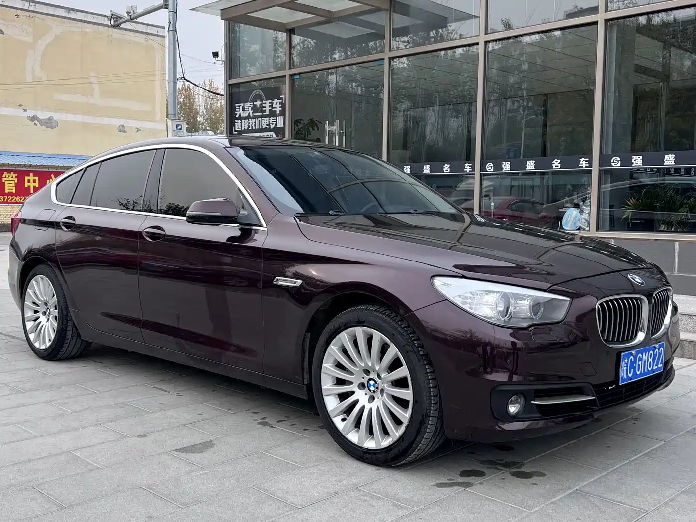 BMW 5 Series GT 2014 528i Leading фото 12