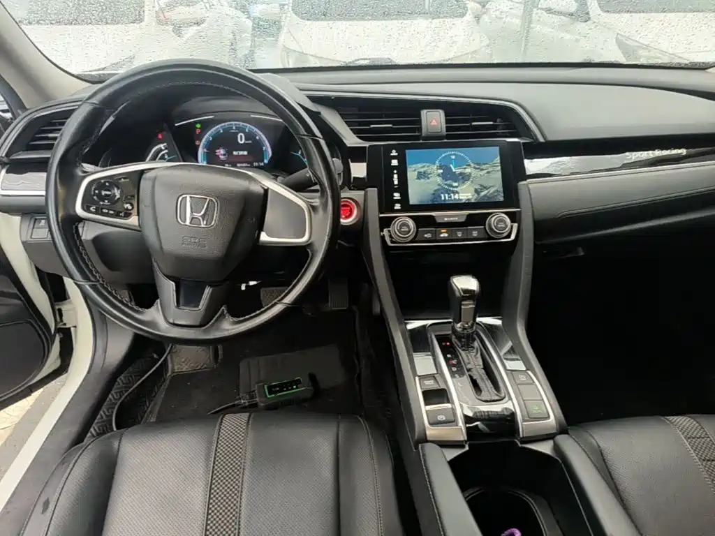 Фото 10 - Honda Civic