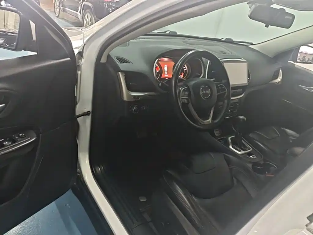Jeep Cherokee 2018 2017 2.4L Leading Smart Edition