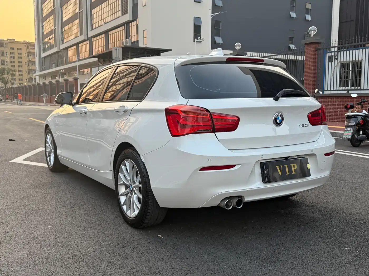 BMW 1 Series (Import) 2017 2016 120i Leading Model