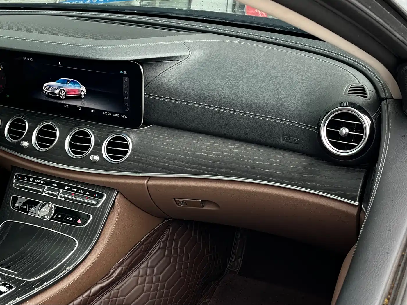 Mercedes-Benz E-Class 2020 Model E 260 L Sport фото 15