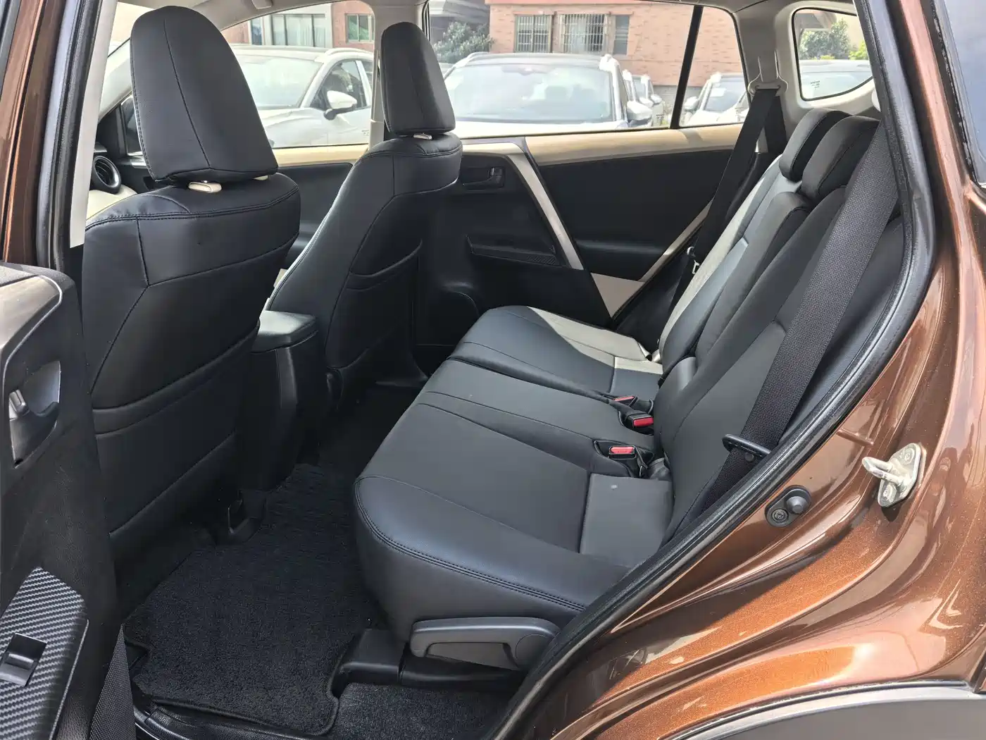 Toyota RAV4 Rongfang 2013 2.0L CVT 2WD Urban фото 7