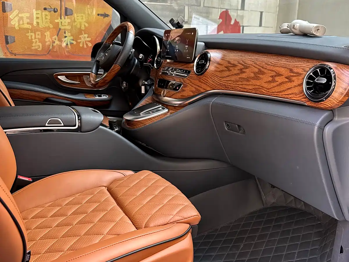 Mercedes-Benz V-Class 2022 V 260 L Long Wheelbase Luxury Edition фото 12