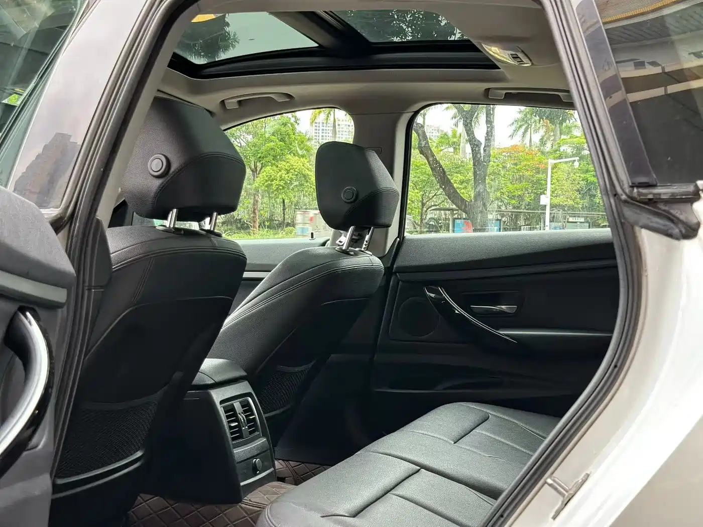 BMW 3 Series GT 2018 320i Fashion фото 6