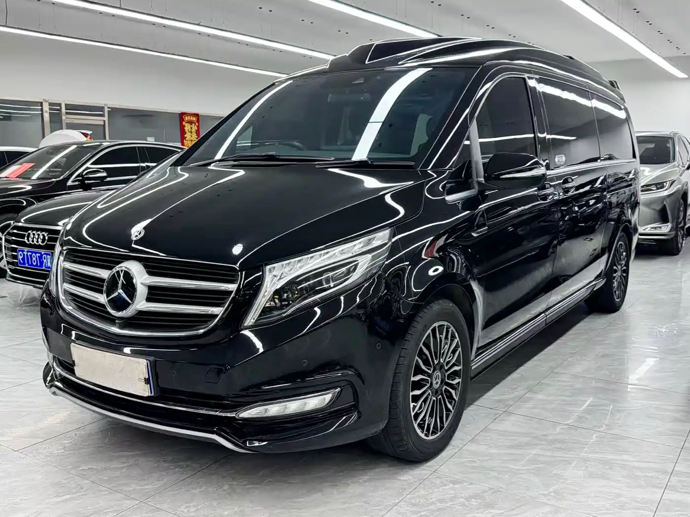 Mercedes-Benz V-Class 2018 V 260 L Premium Long Wheelbase Edition China VI