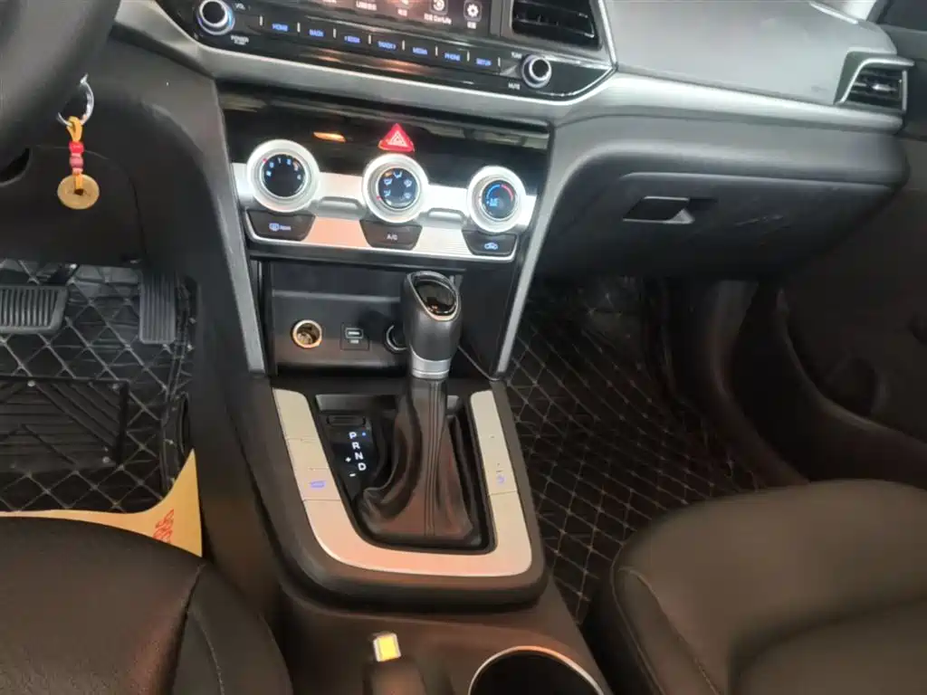 Hyundai Elantra 2019 1.5L CVT Smart Elite фото 14
