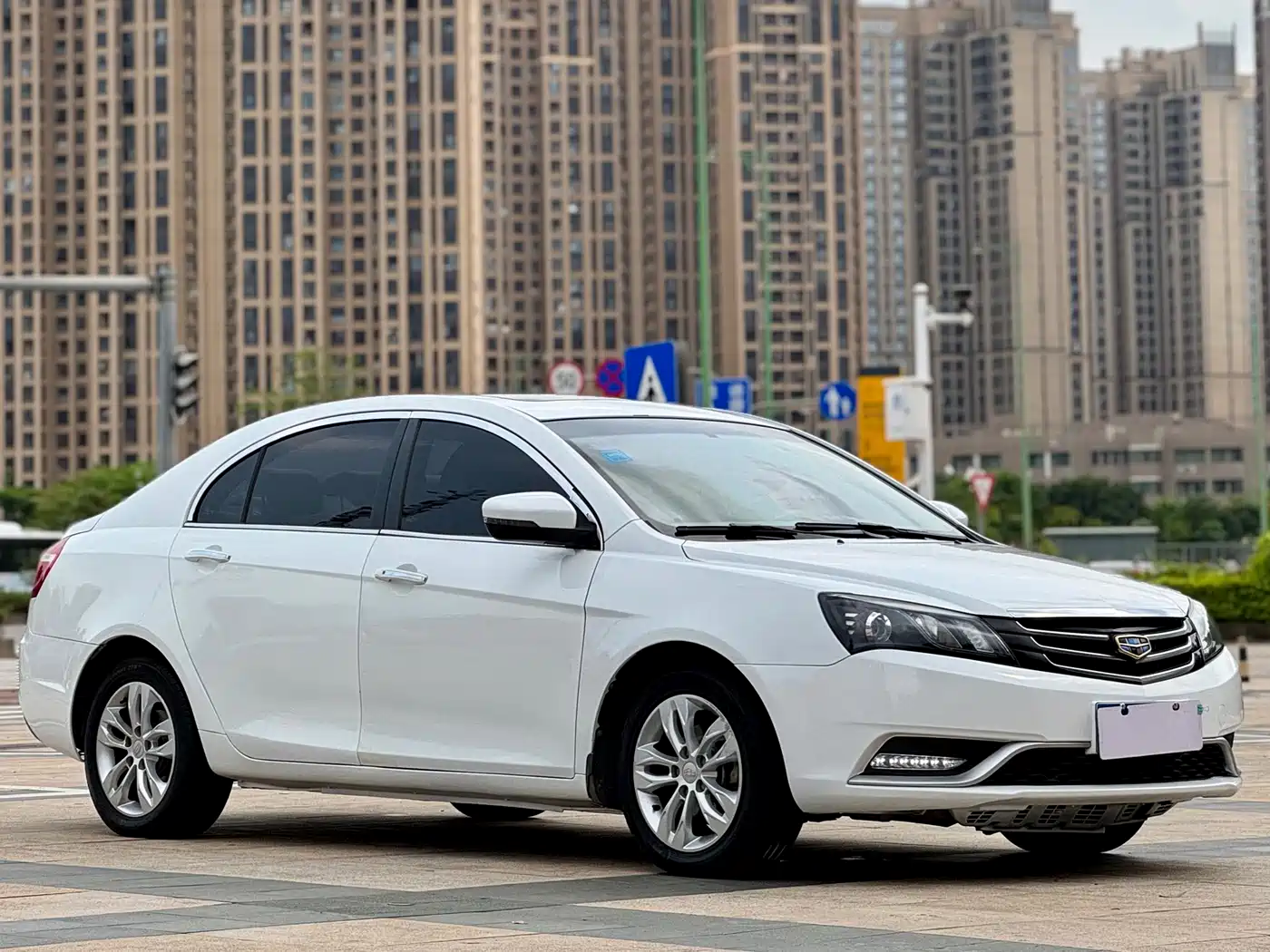 Geely Emgrand 2015 2015 Sedan 1.3T CVT Upward Edition