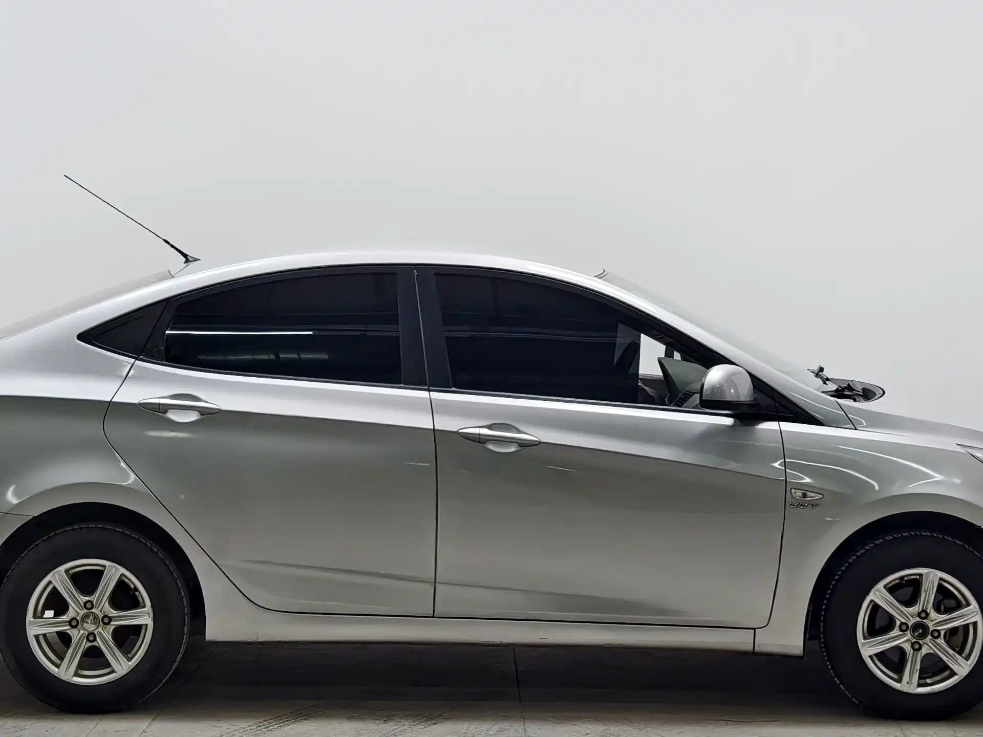صورة 8 - Hyundai Verna
