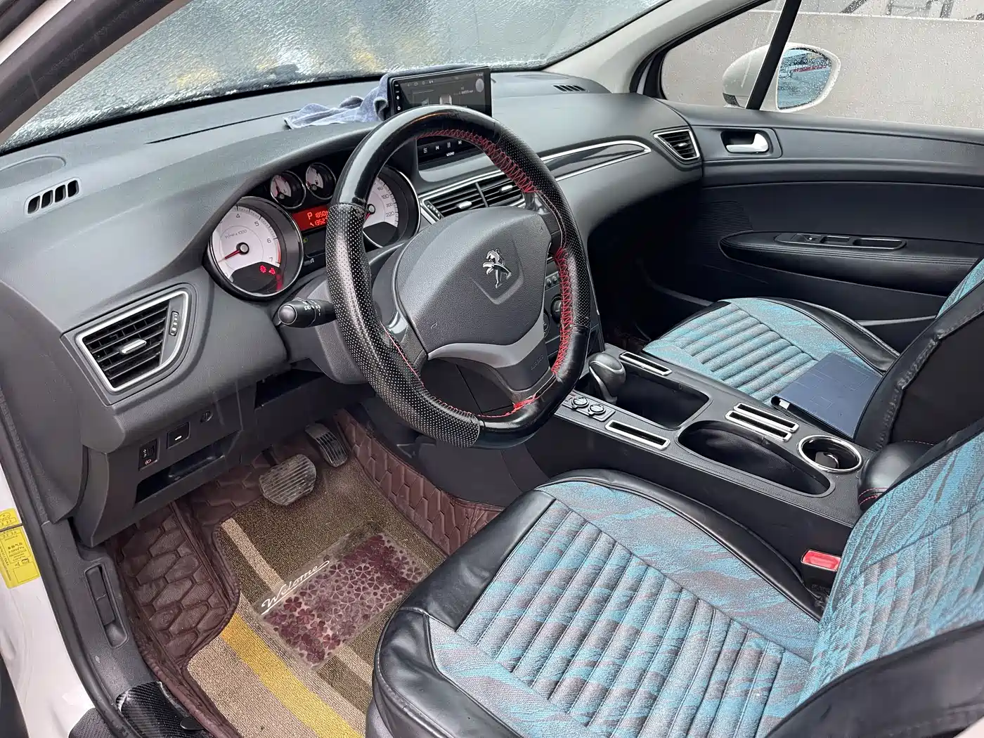 Peugeot 308 2014 Model Joy Edition Classic 1.6L Automatic Superior Style фото 4