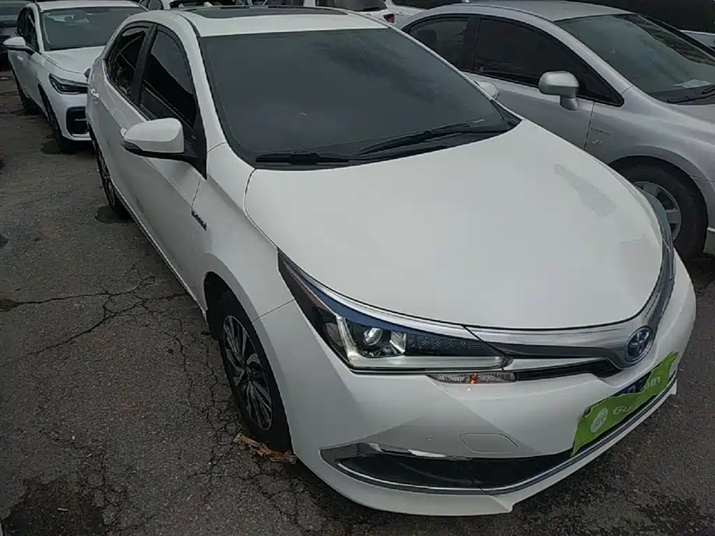 Toyota Corolla 2017 Facelift Hybrid 1.8L E-CVT Elite Edition фото 4