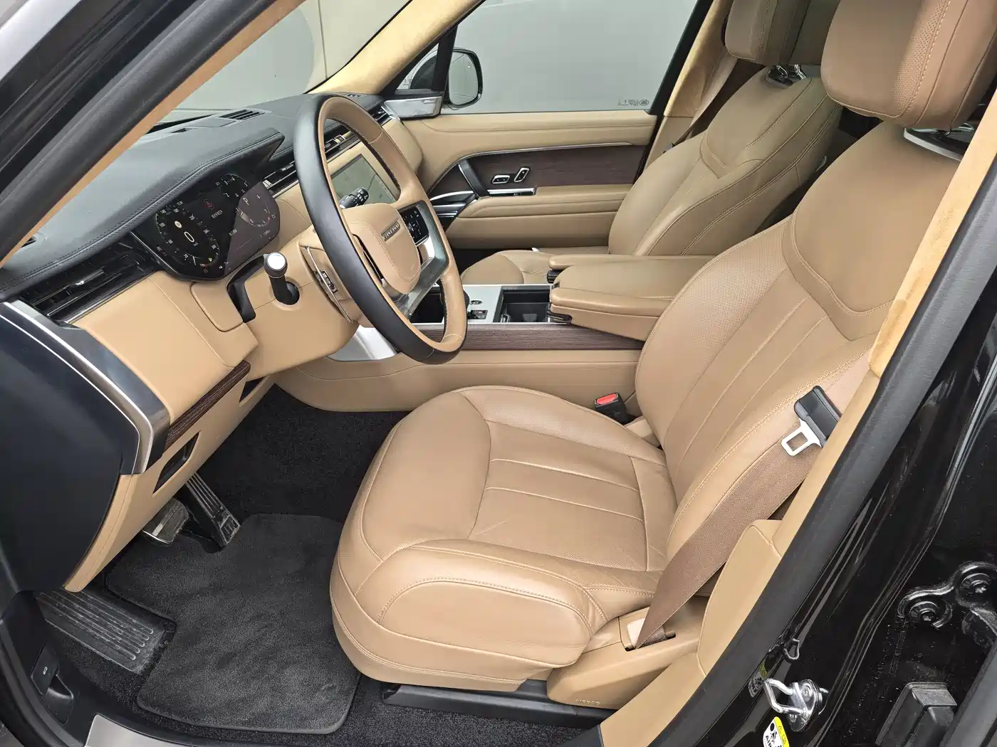Land Rover Range Rover 2024 3.0 L6 400PS Genesis Extended фото 10