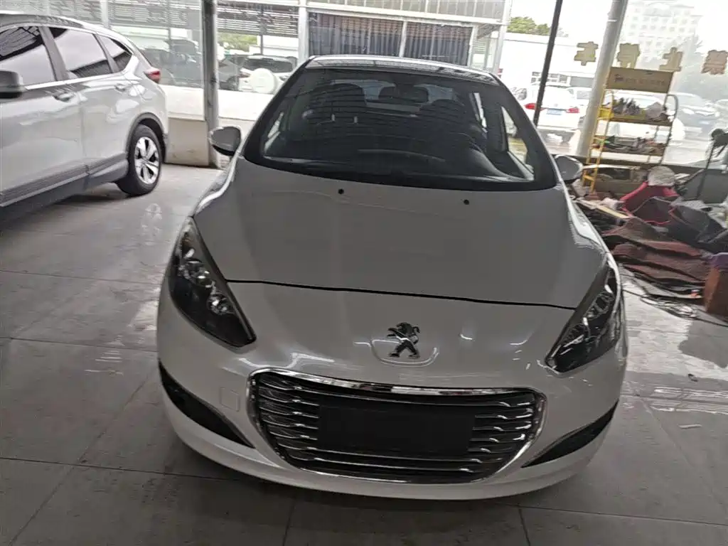 Peugeot 308 2014 Model Joy Edition Classic 1.6L Automatic Superior Style фото 3