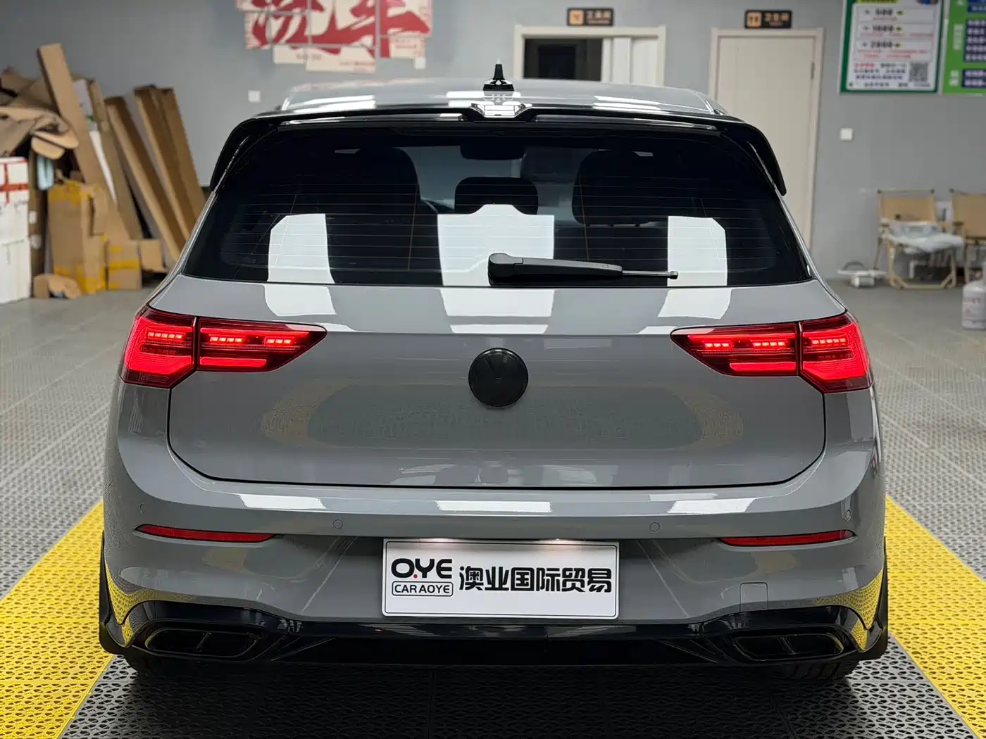 VOLKSWAGEN GOLF