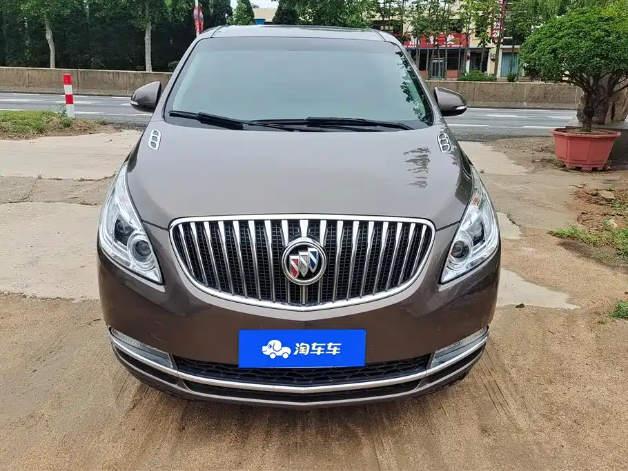 Buick GL8 2015 2.4L Luxury Business Exclusive Edition фото 2