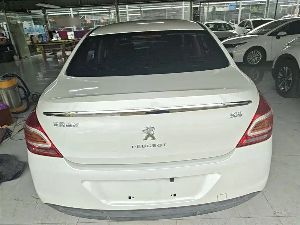 Peugeot 308 2014 Model Joy Edition Classic 1.6L Automatic Superior Style фото 6