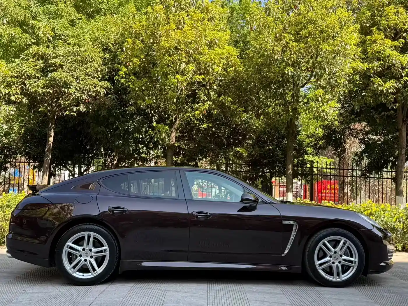 Porsche Panamera 2013 Panamera 4 Platinum Edition 3.6L фото 20