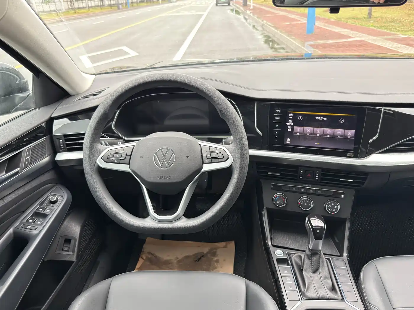 Volkswagen Passat 2025 Outstanding 280TSI Business Edition фото 10